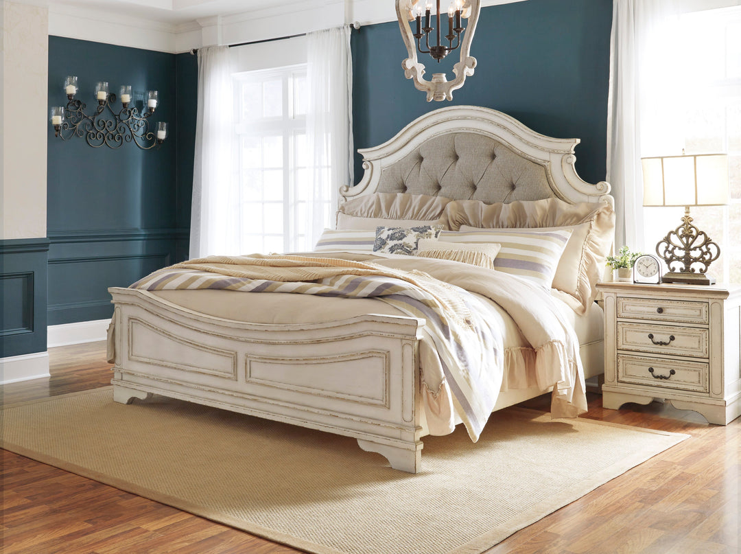 Realyn King Bed (4596925825120)