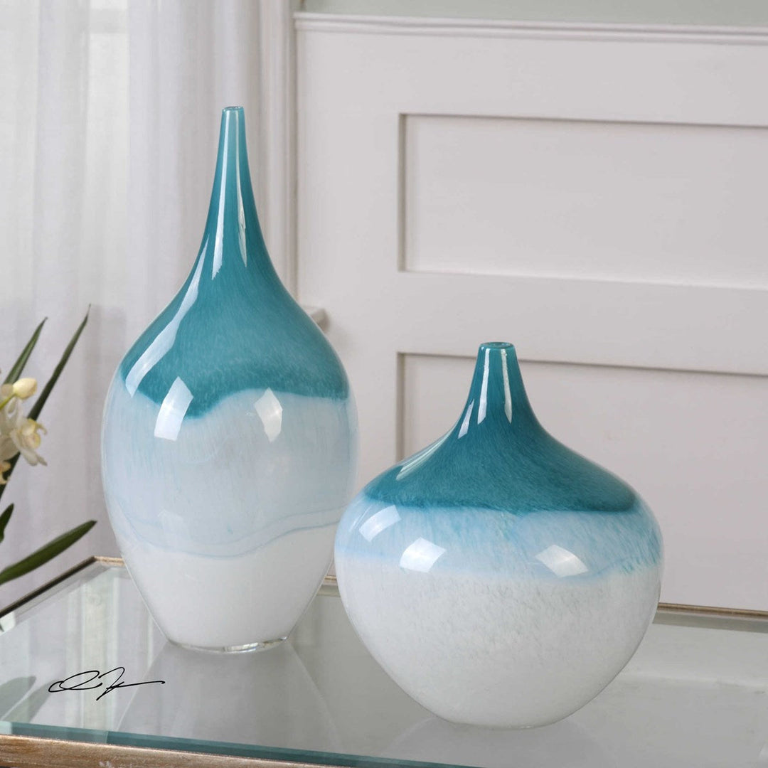 Carla Vases, S/2