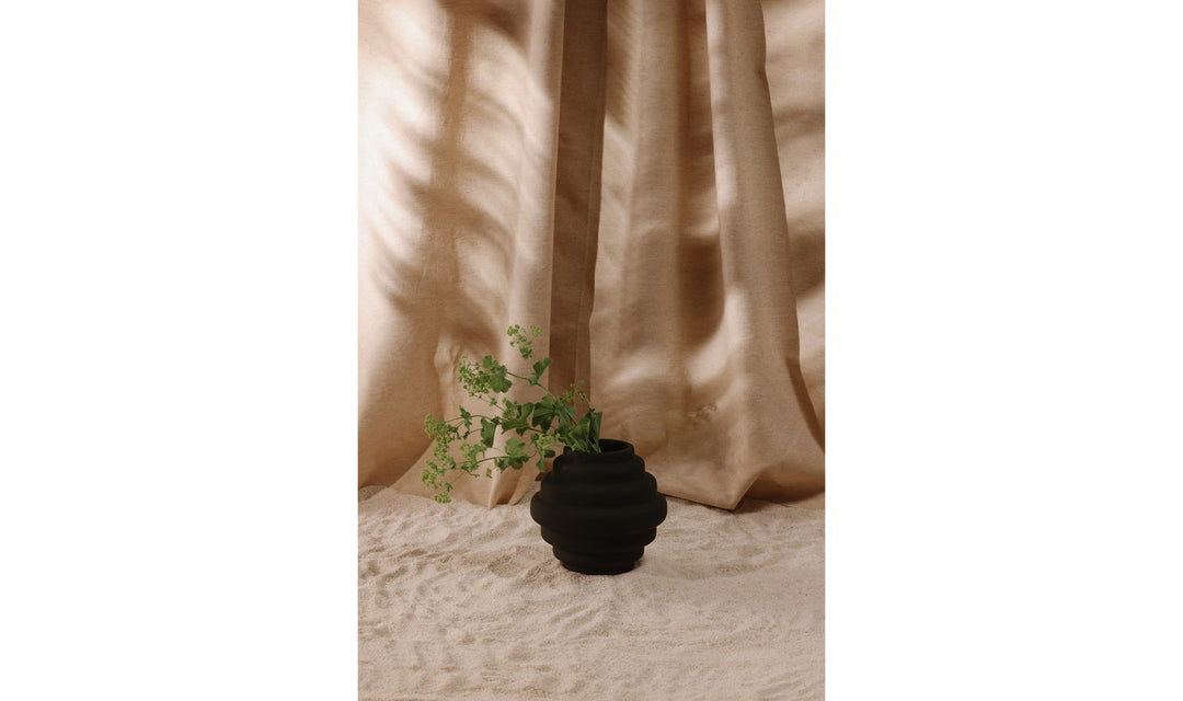 Mish Vase Black