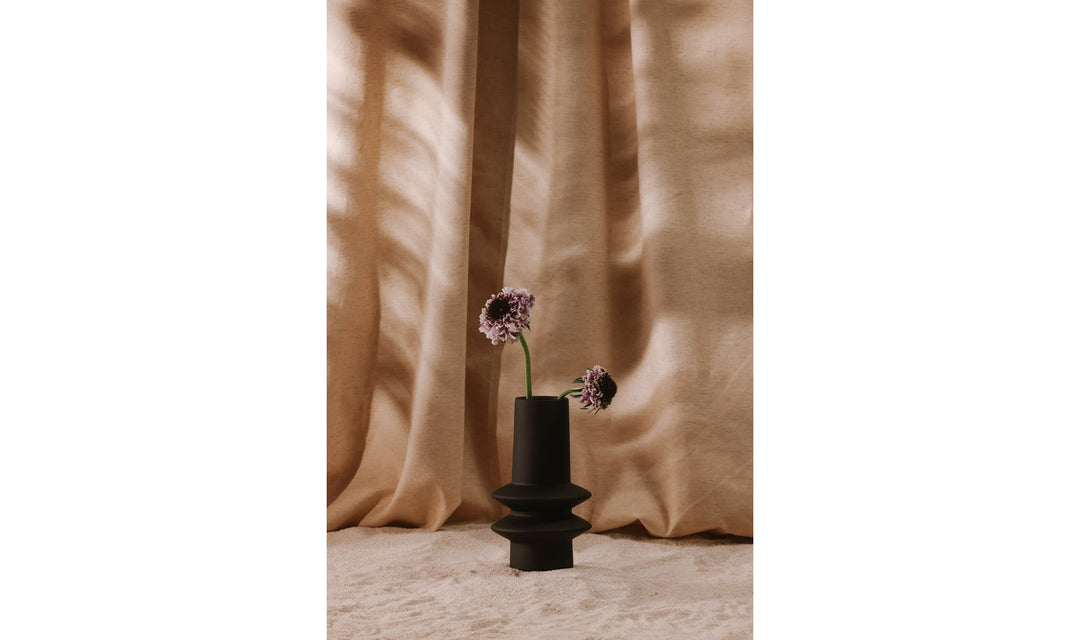 Illustrator Vase Small Black