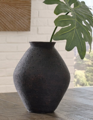 A2000511 Hannela Vase