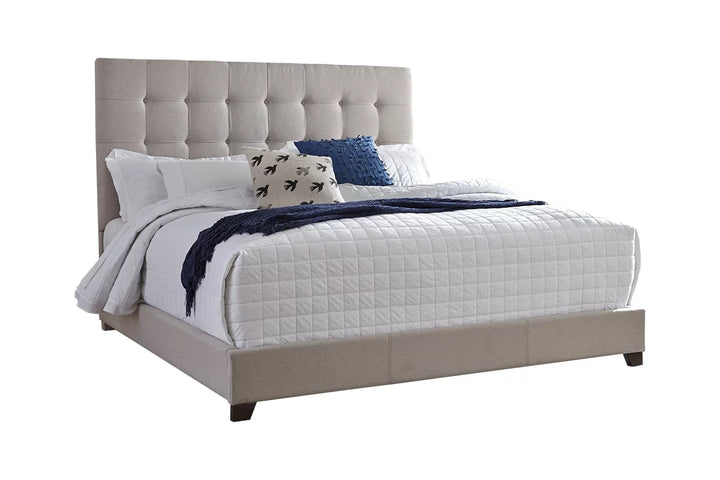 Dolante Queen Upholstered Bed w/Box