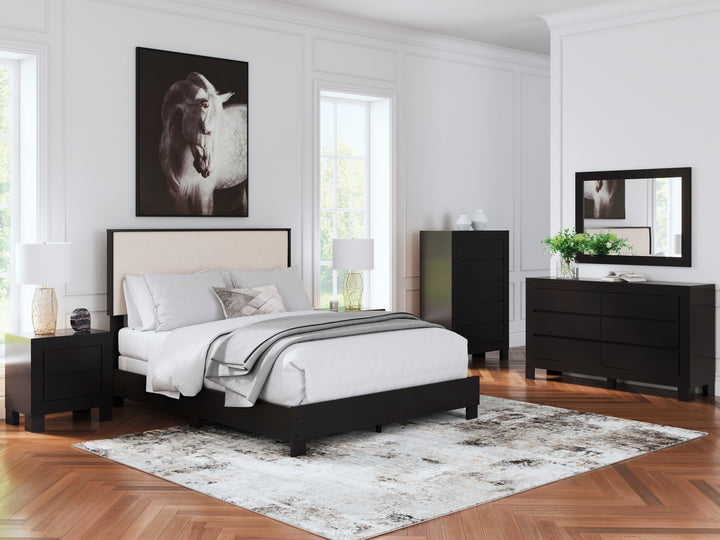 Kasteiner Queen Upholstered Bedroom