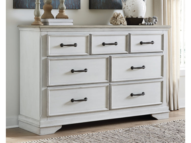 Teganville Dresser