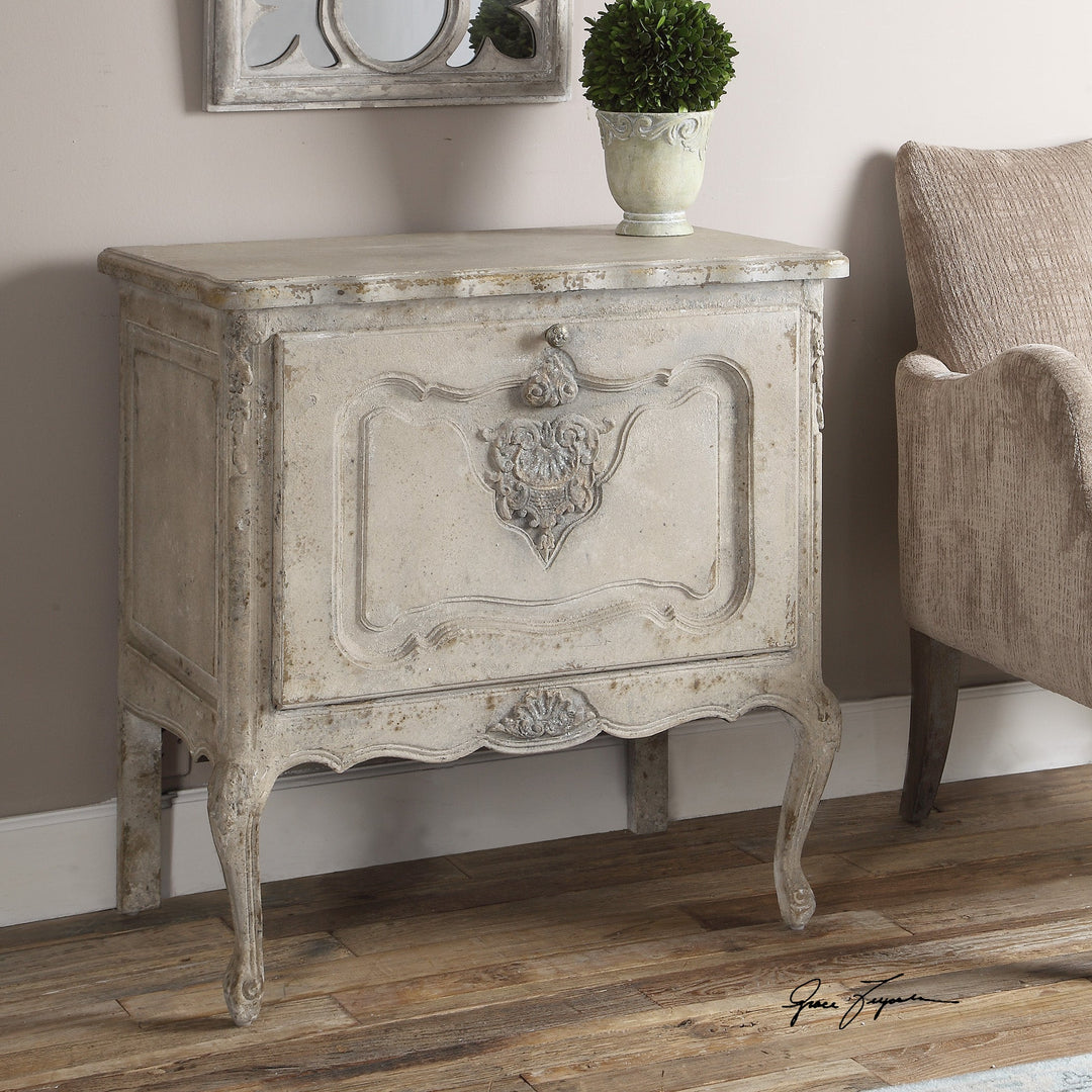 FAUSTA, ACCENT CHEST