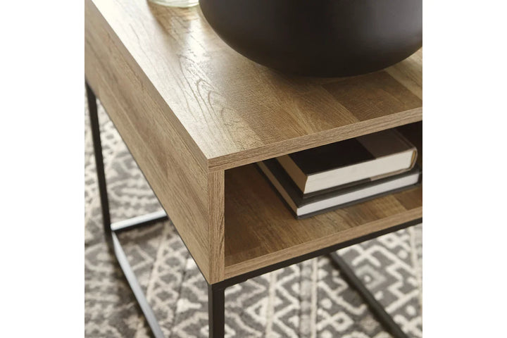 Gerdanet End Table (40.3352cm x 56.2102cm)