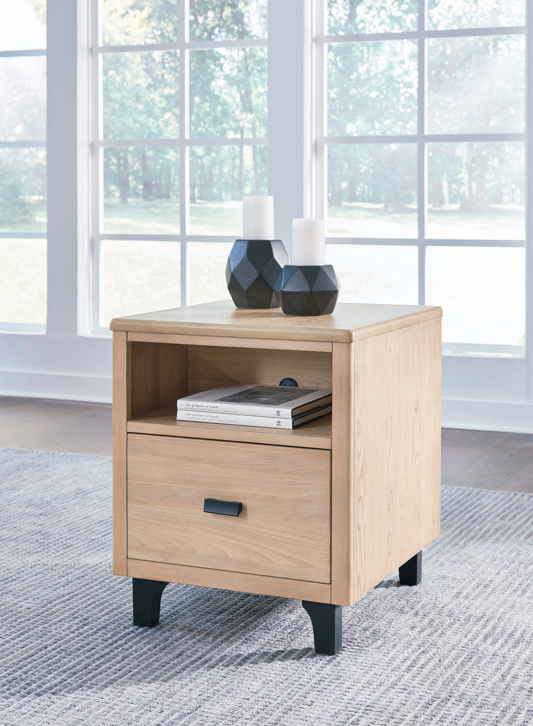 Freslowe End Table (53.6702cm x 60.6552cm)