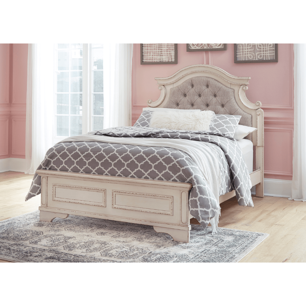 Realyn Full Bedroom Set