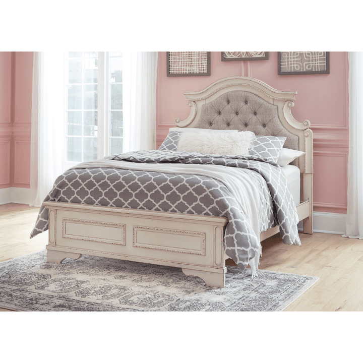 Realyn Full Bedroom Set