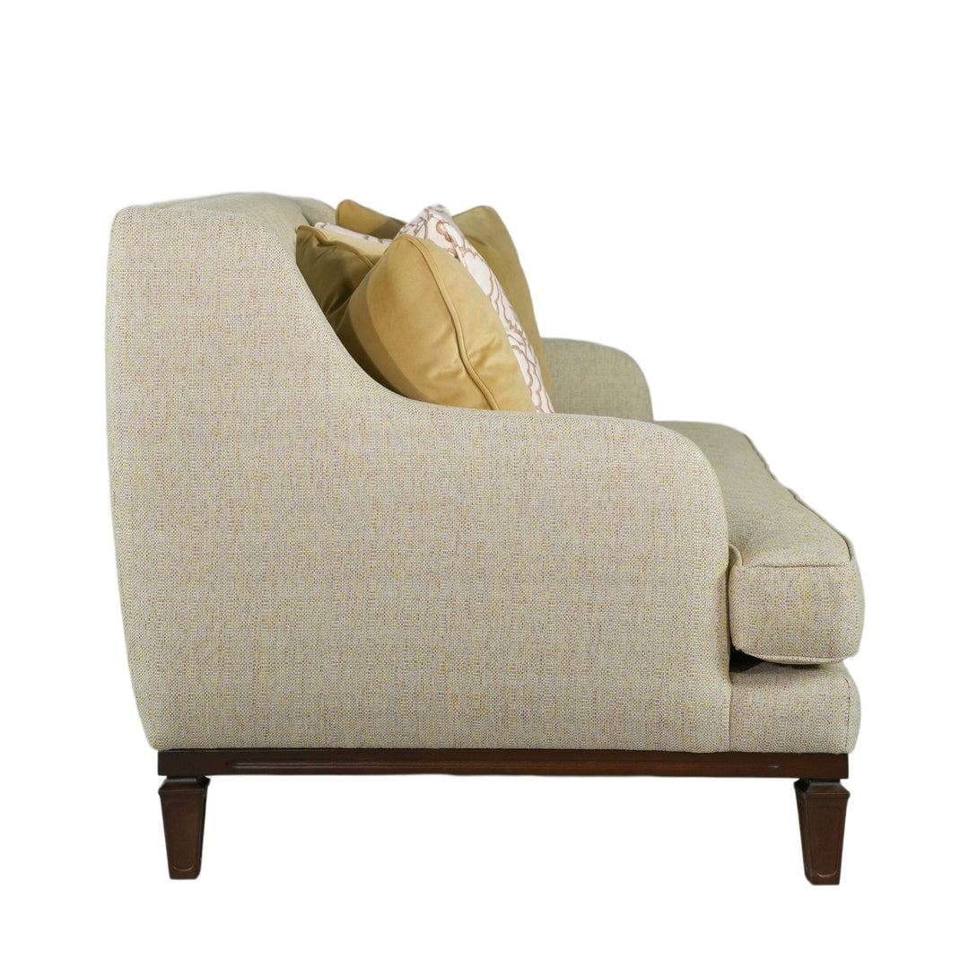 Classic Ella Loveseat