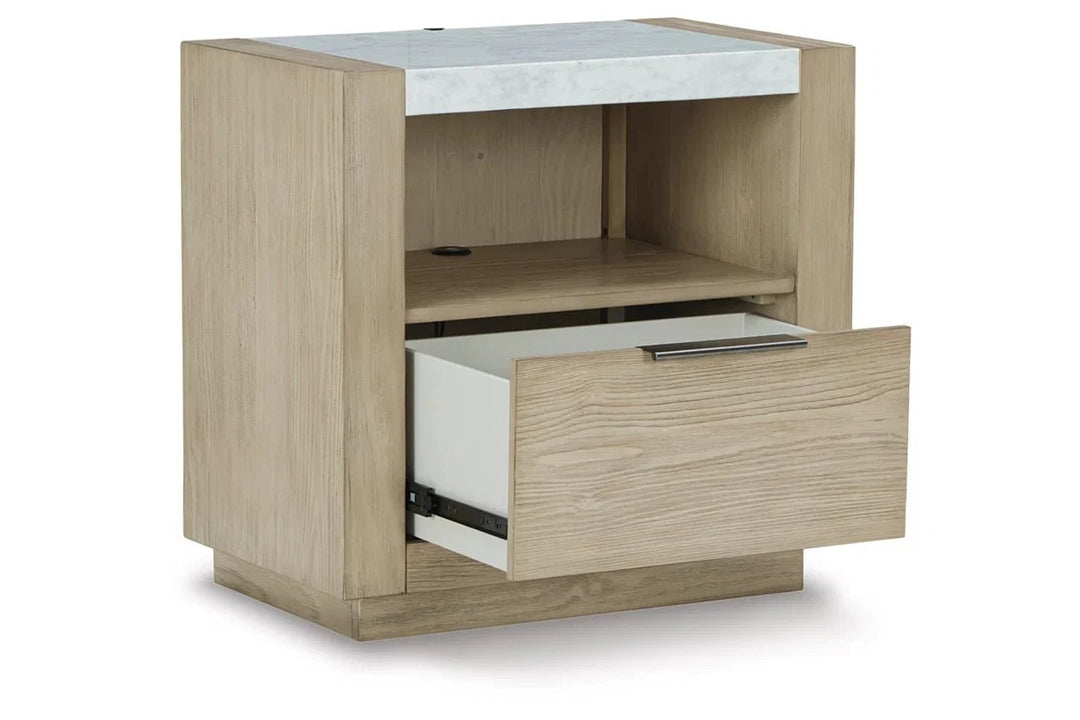Hennington King Bedroom Set with SM1660CK Mattress Offer