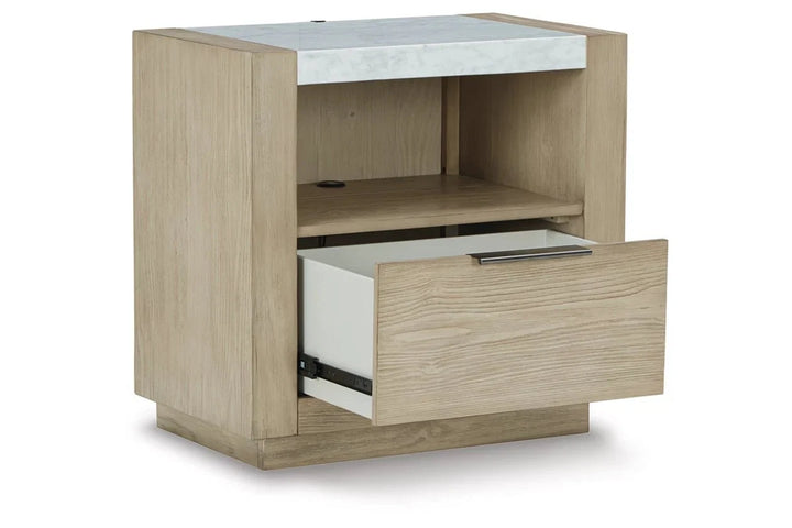 Hennington King Bedroom Set with SM1660CK Mattress Offer