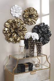 GOLD WALL FLOWER 20"