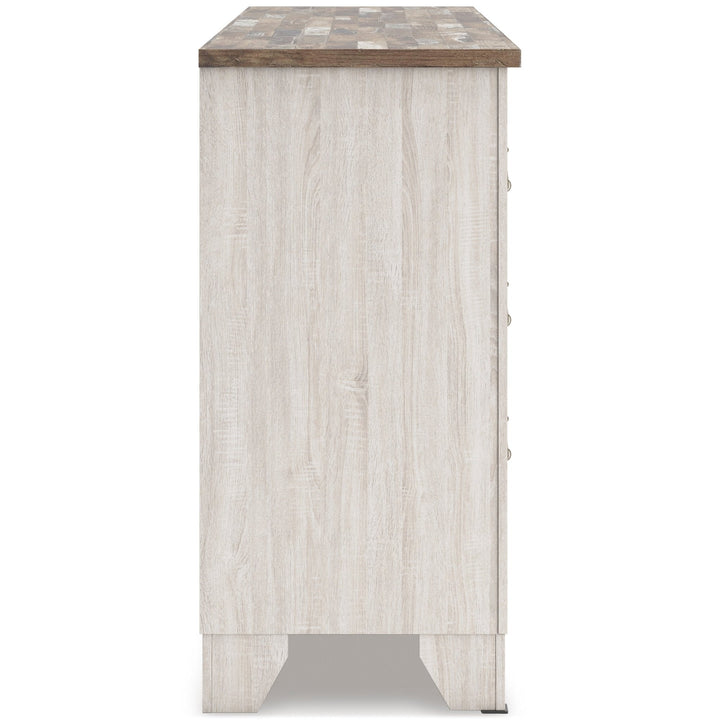 Laigmeyer King Panel Bedroom