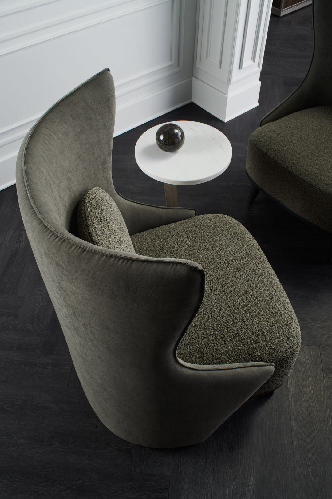 La Moda - Forma Accent Chair