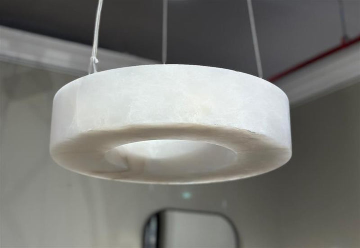 Marlo, Chandelier
