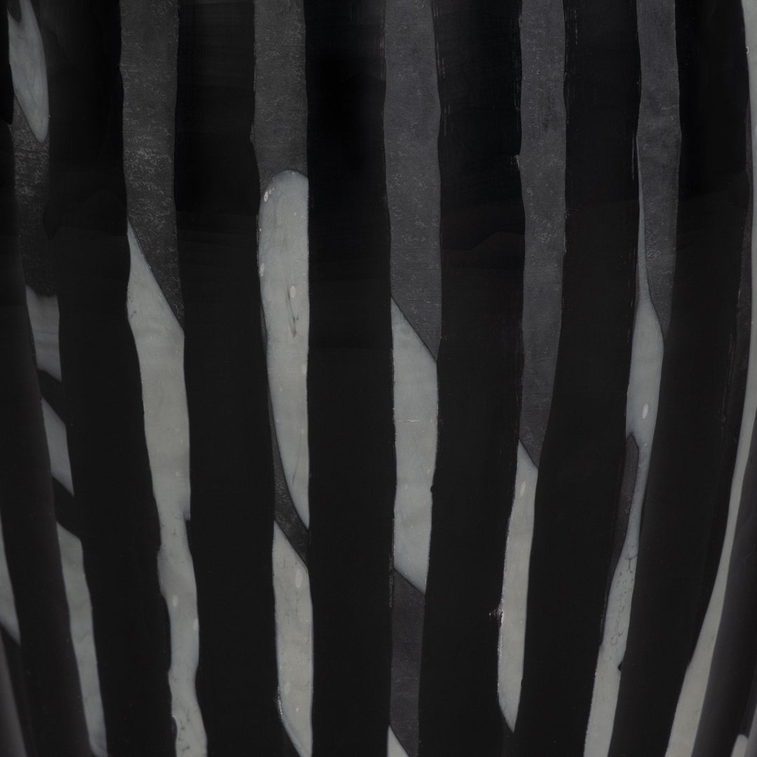 MINERVA BLACK AND WHITE GLASS VASE