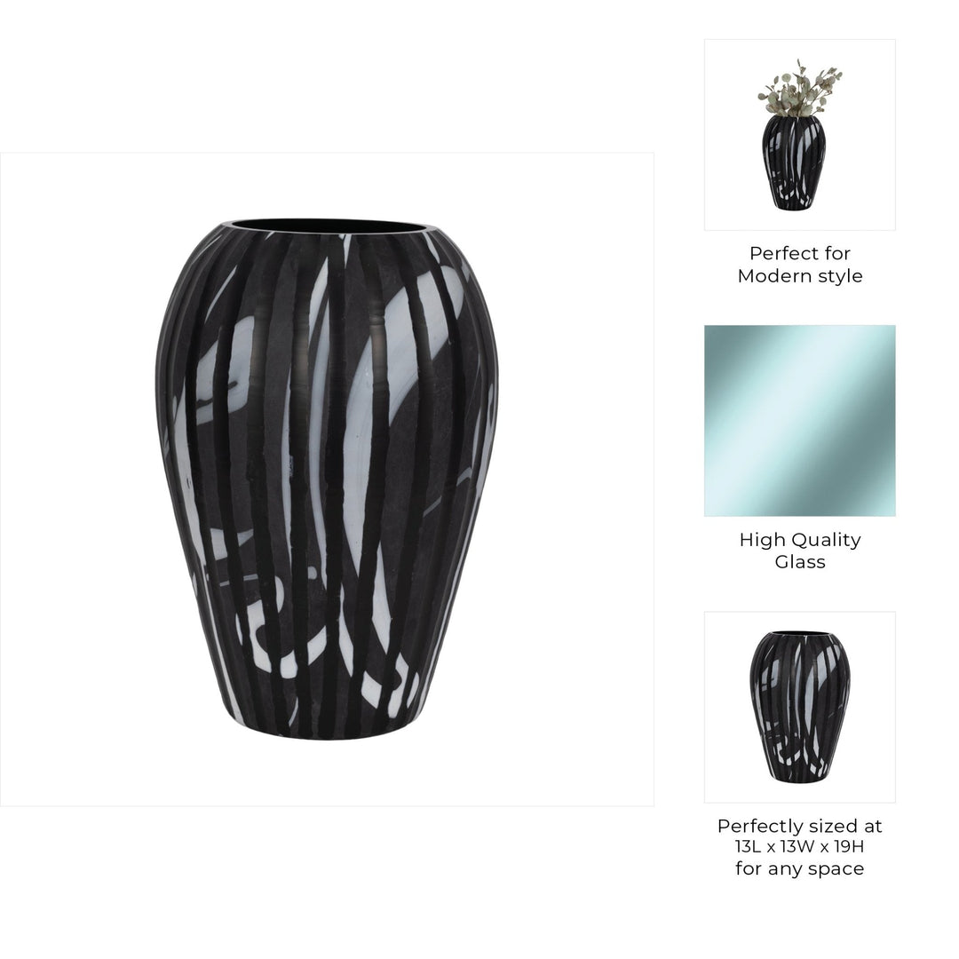 MINERVA BLACK AND WHITE GLASS VASE
