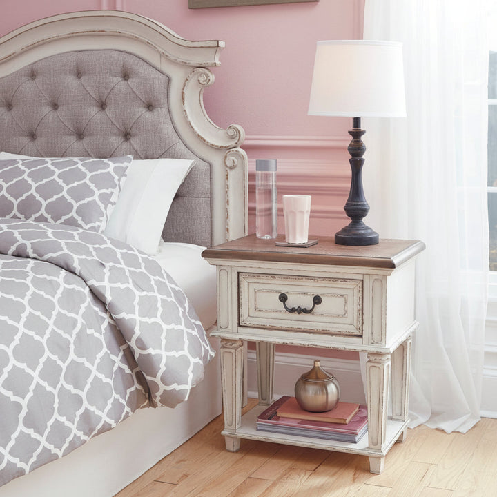 Realyn Full Bedroom Set