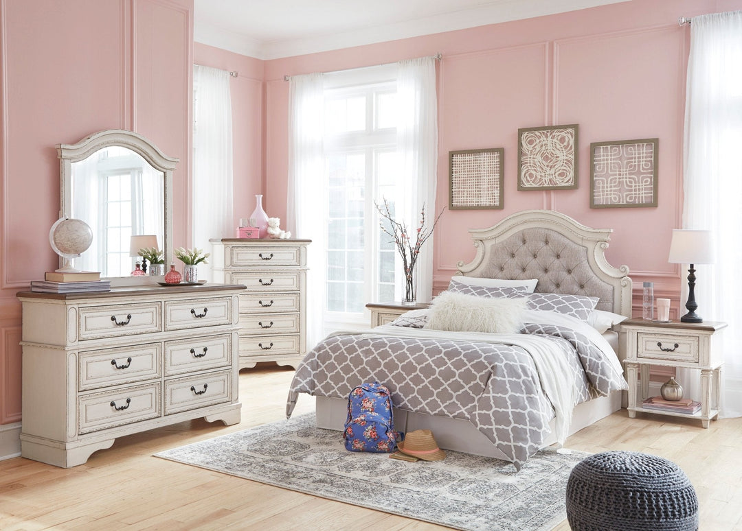 Realyn Full Bedroom Set