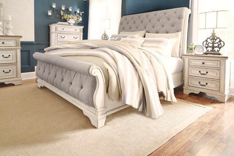 Realyn Bedroom King Sleigh Set with Chest Offer