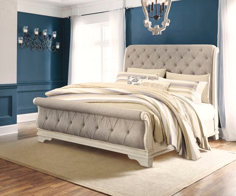 Realyn Bedroom King Sleigh Set with Chest Offer