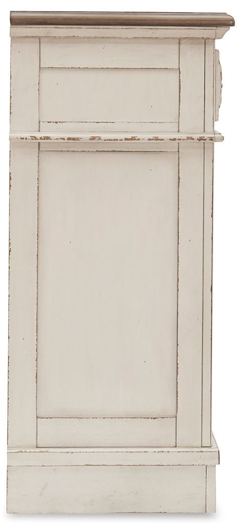 Realyn Bedroom King Sleigh Set with Chest Offer