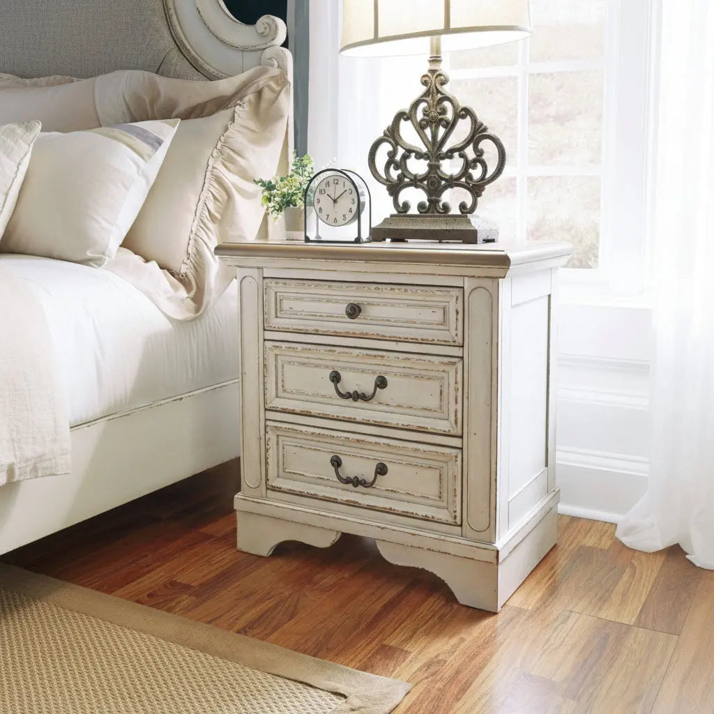 Realyn Bedroom King Set with Chest Offer