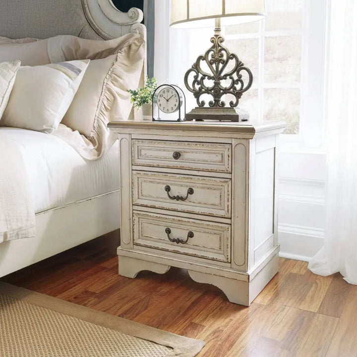 Realyn Bedroom King Set with Chest Offer