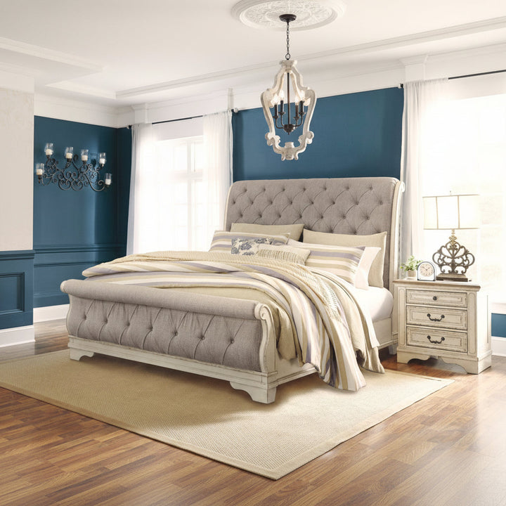 Realyn Queen Bedroom Set