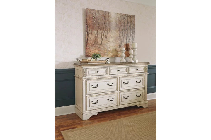 Realyn Queen Bedroom Set