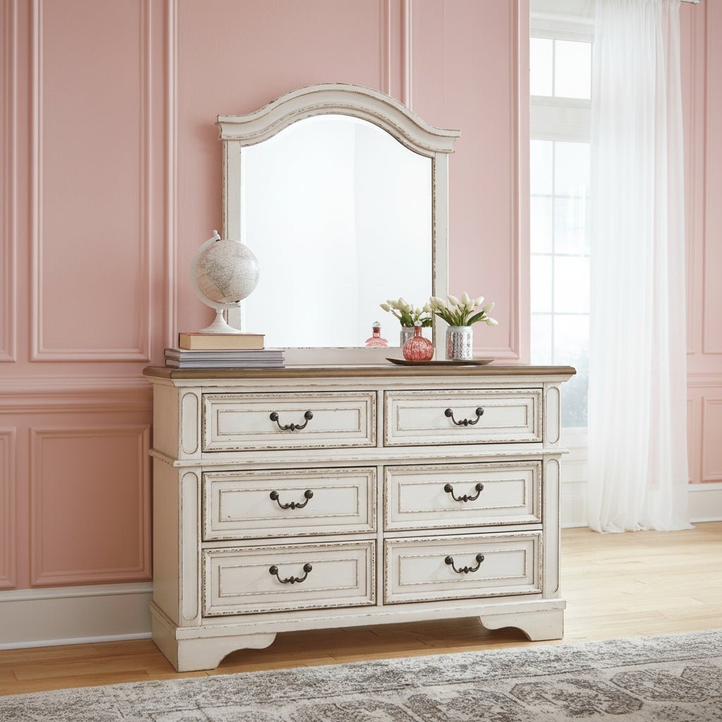 Realyn Full Bedroom Set