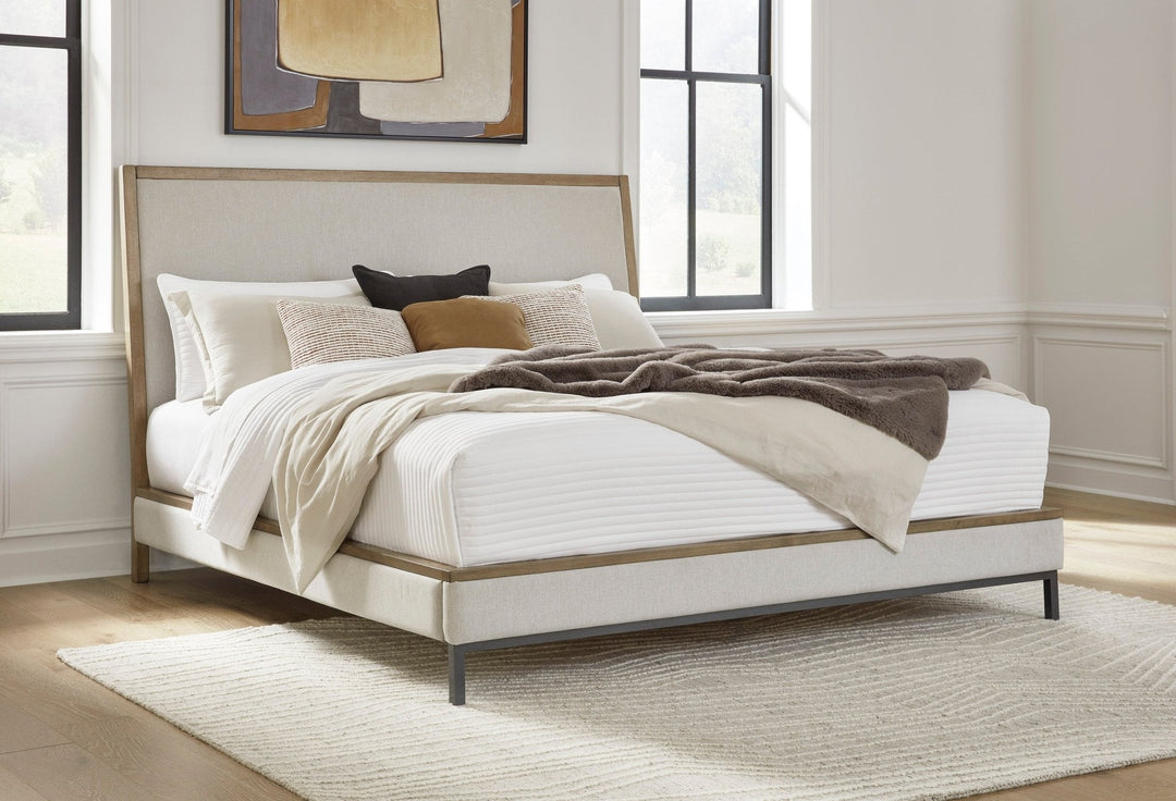 Tomtyn King Upholstered Bedroom