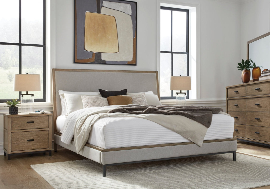 Tomtyn King Upholstered Bedroom