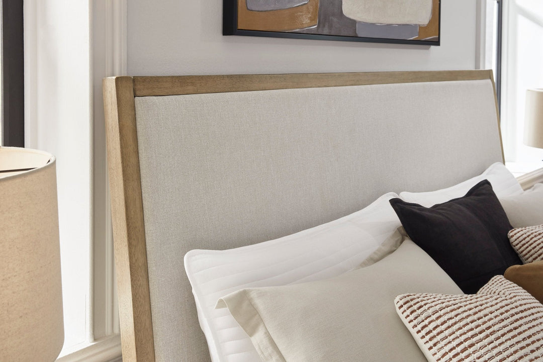 Tomtyn King Upholstered Bedroom