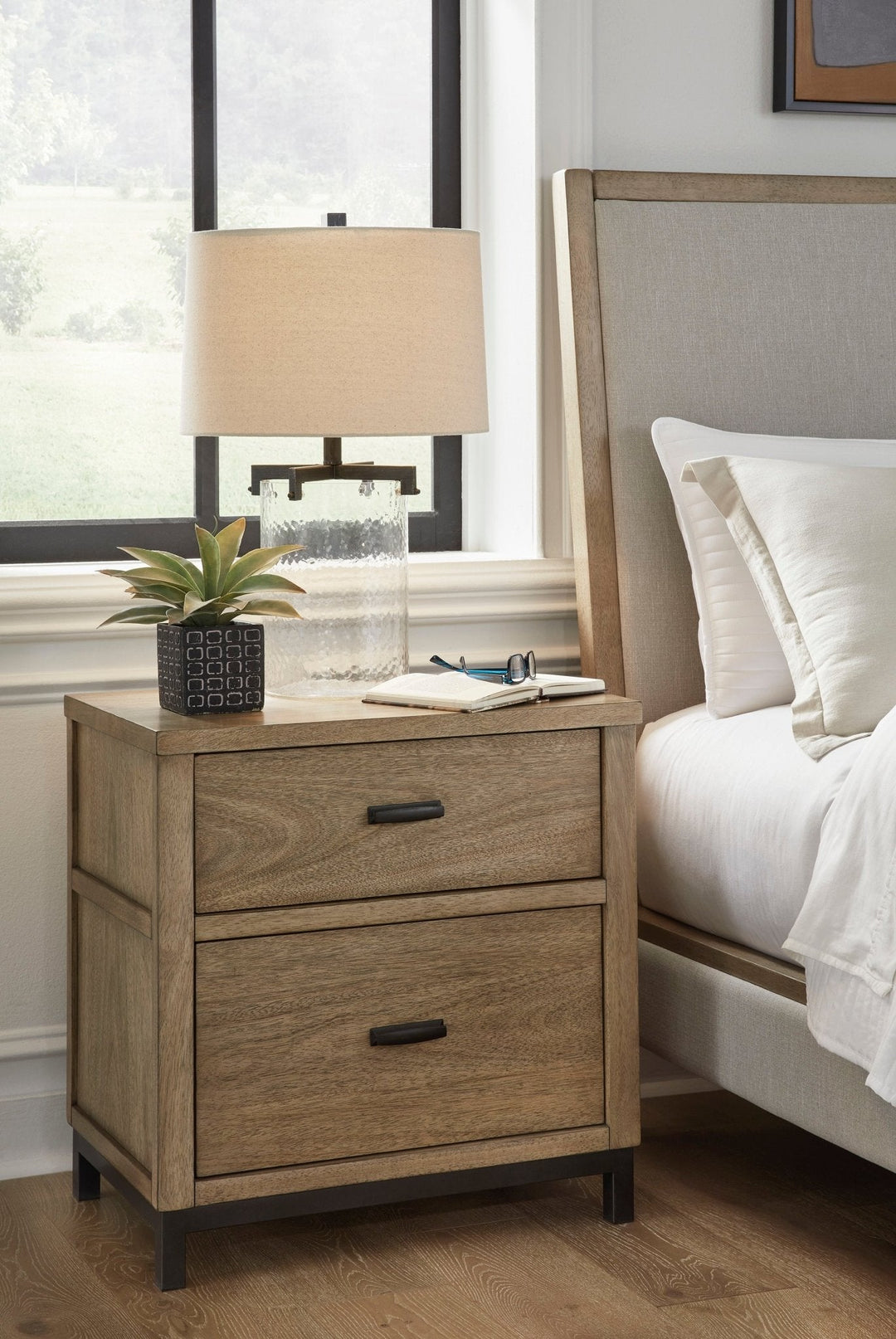 Tomtyn King Upholstered Bedroom