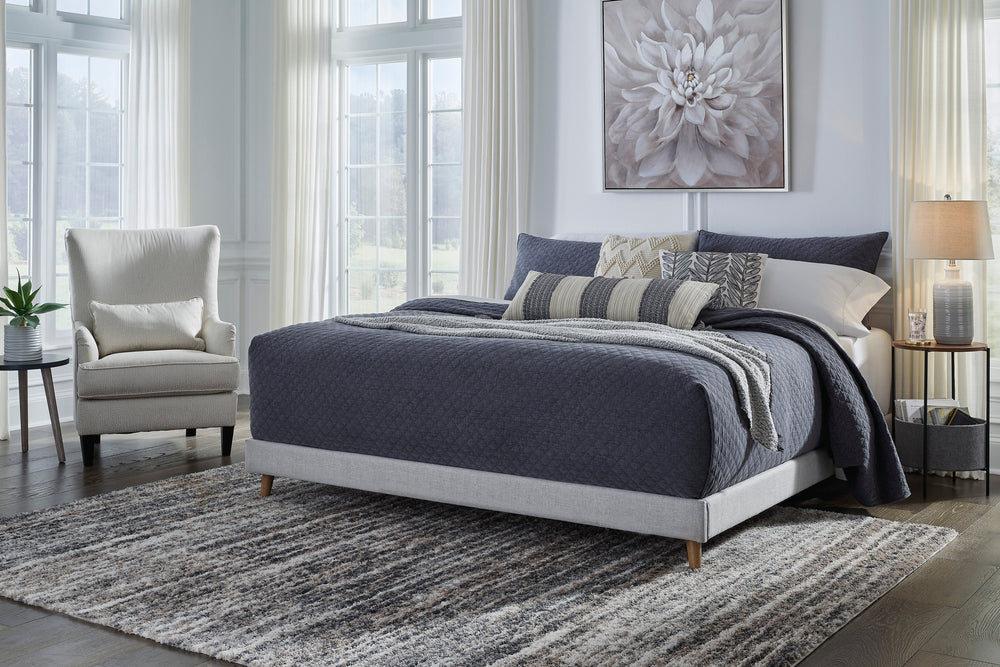 Tannally King Upholstered Platform Bed (6646732259424)