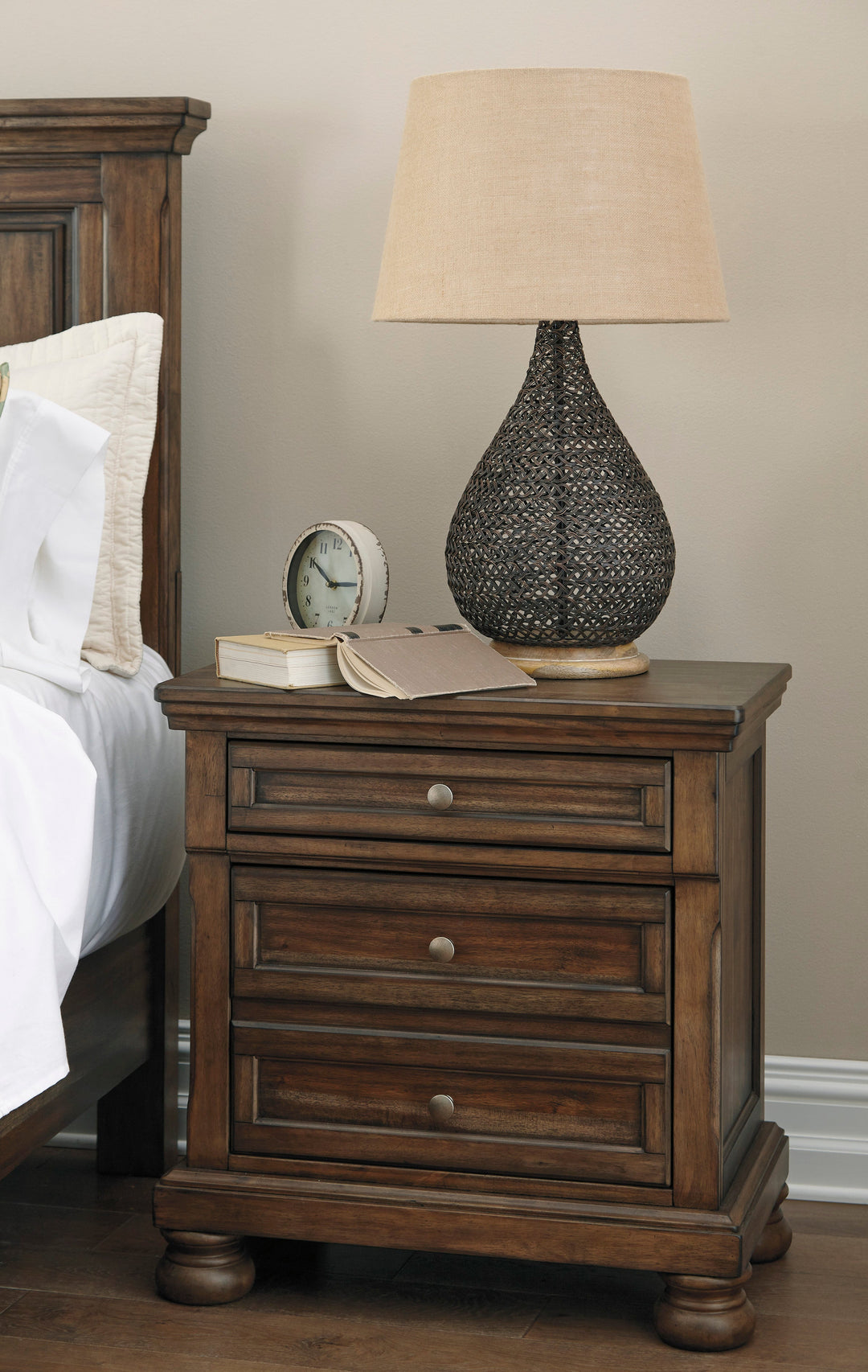 Flynnter Nightstand (4596924612704)