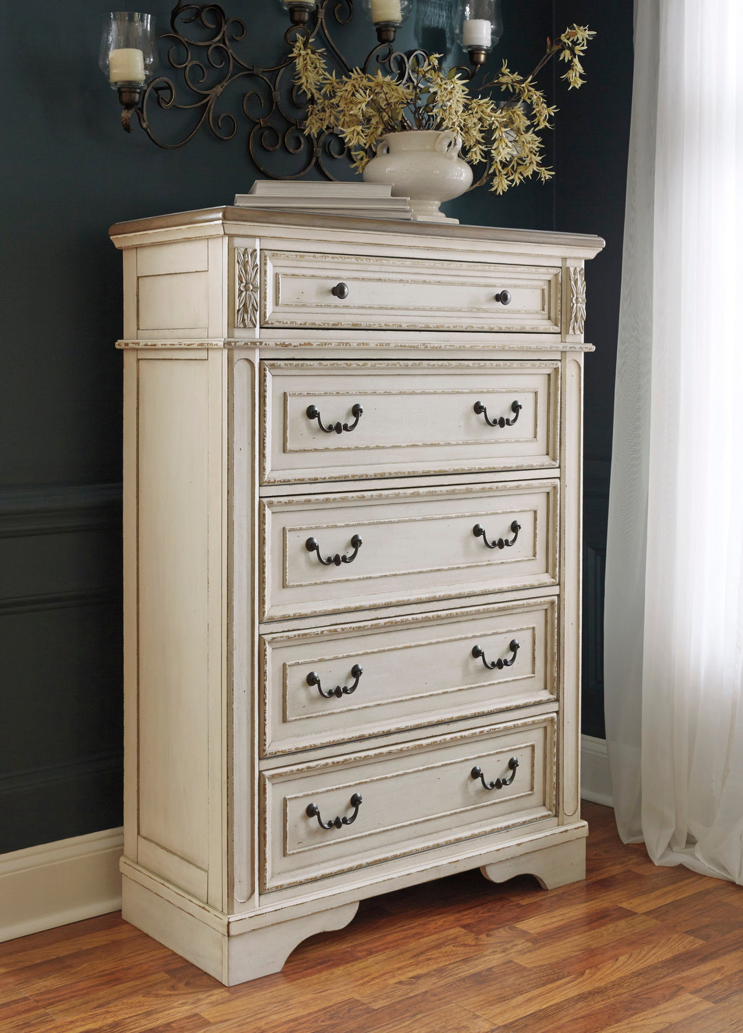 Realyn Chest of Drawers (4490848895072)