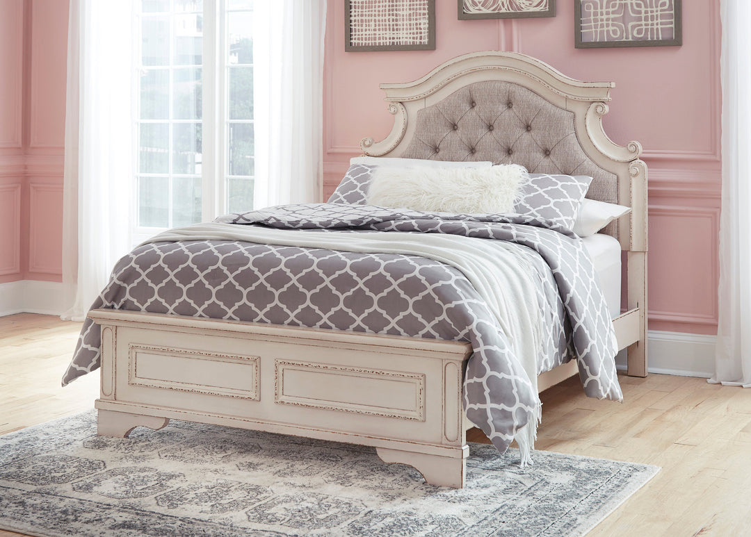 Realyn Full Upholstered Panel Bed (6623609225312)