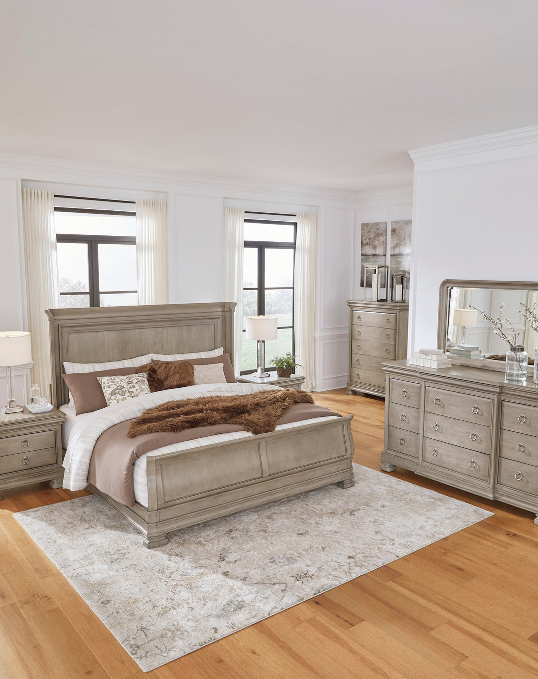 Lexorne King Bedroom Set With Chest