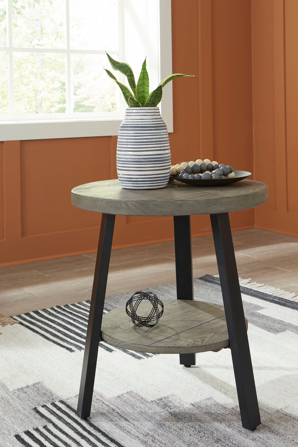 Brennegan End Table (6611198214240)