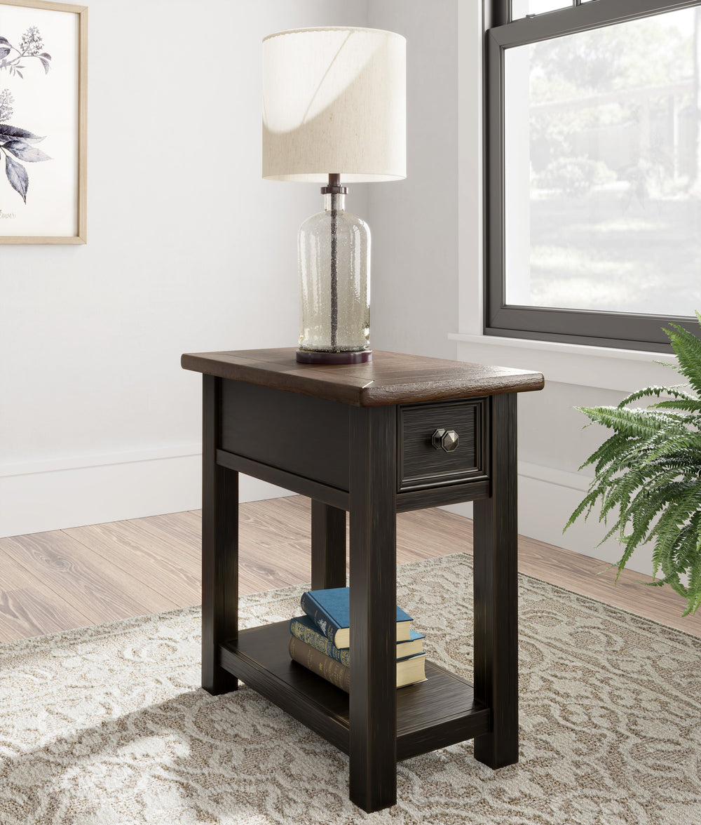 Tyler Creek Chairside End Table (6645106049120)