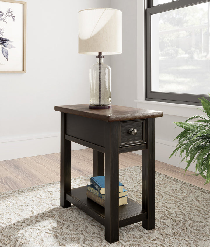 Tyler Creek Chairside End Table (6645106049120)